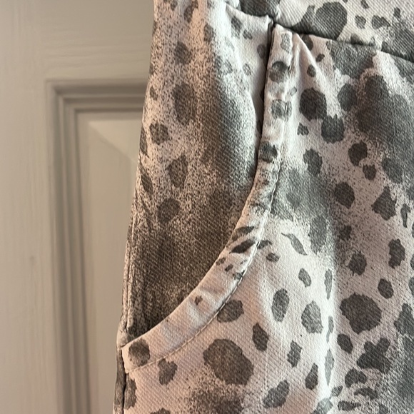 Ladies casual pants, made in Italy. Stretchy material. - Picture 4 of 5